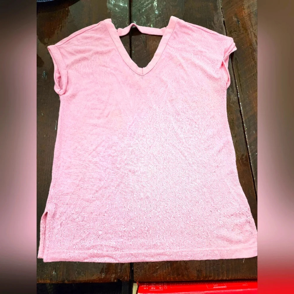 👕#010  Loft Vneck thin pink shirt size XS